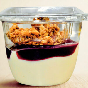 Yoghurtbeker met coulis